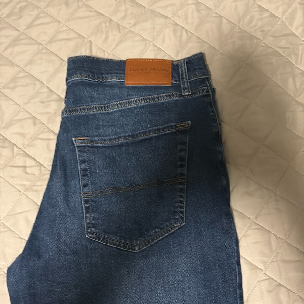 Lucky brand jeans
412 Athletic slim